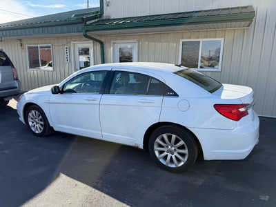 2014 Chrysler 200, $4500. Photo 4