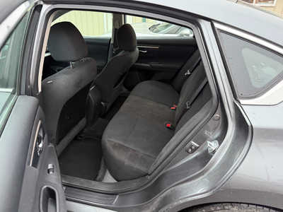2015 Nissan Altima, $6000. Photo 6