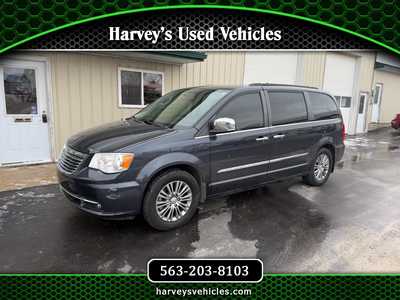 2014 Chrysler Town & Country, $8000. Photo 1