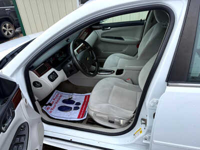 2011 Chevrolet Impala, $3000. Photo 5