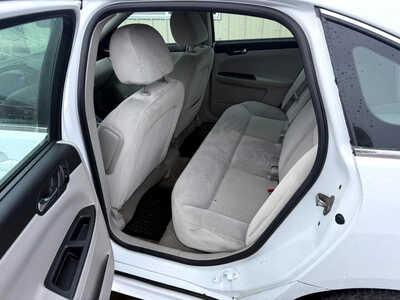 2011 Chevrolet Impala, $3000. Photo 6