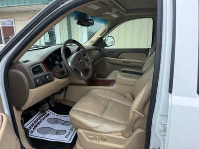 2009 Chevrolet Suburban, $4200. Photo 5