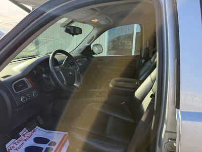 2013 Chevrolet Tahoe, $7500. Photo 5