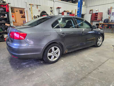 2014 Volkswagen Jetta, $5500. Photo 3