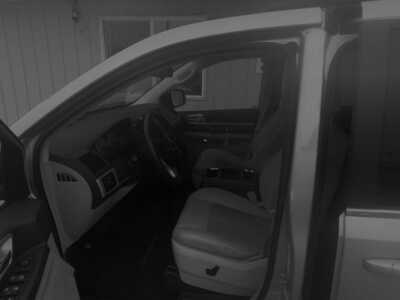 2010 Chrysler Town & Country, $3000. Photo 5