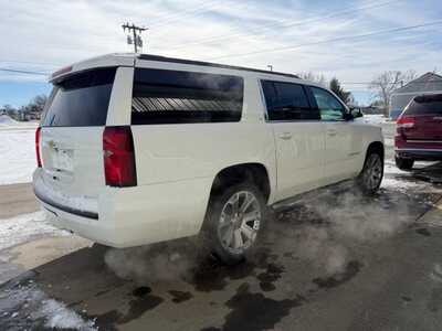 2016 Chevrolet Suburban, $12000. Photo 3