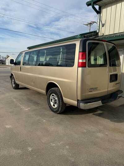 2006 Chevrolet Van,Passenger, $12000. Photo 3