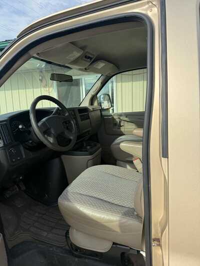 2006 Chevrolet Van,Passenger, $12000. Photo 5