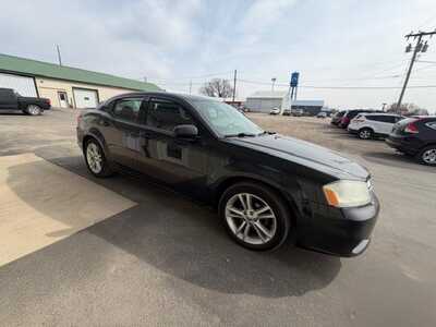 2011 Dodge Avenger, $5000. Photo 2