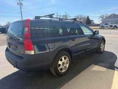 2004 Volvo V70, $4000. Photo 3