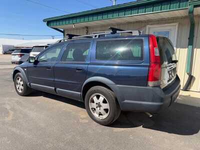 2004 Volvo V70, $4000. Photo 4