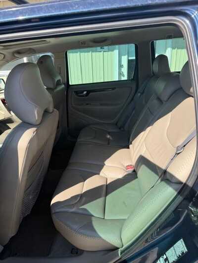 2004 Volvo V70, $4000. Photo 6