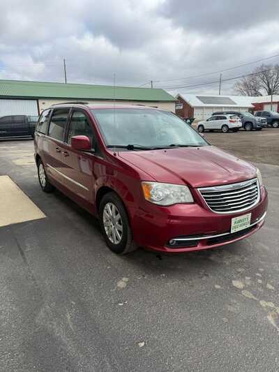 2014 Chrysler Town & Country, $4500. Photo 2