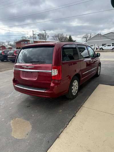 2014 Chrysler Town & Country, $4500. Photo 4