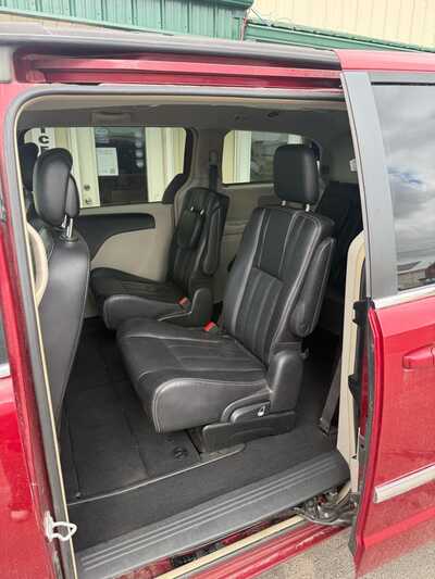2014 Chrysler Town & Country, $4500. Photo 6