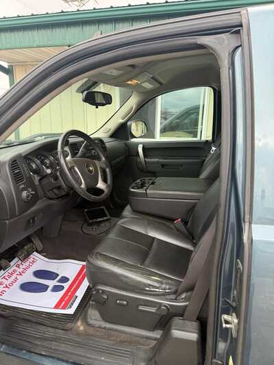 2013 Chevrolet Silverado 1500, $8500. Photo 5