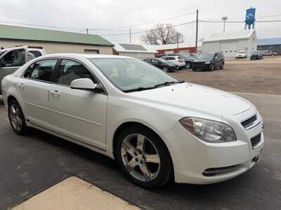 2011 Chevrolet Malibu, $3500. Photo 2