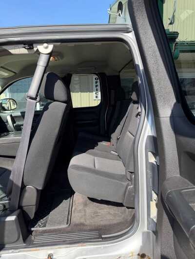 2011 Chevrolet 1500 Ext Cab, $7000. Photo 6