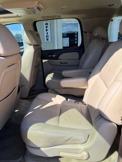 2008 GMC Yukon XL, $6000. Photo 6