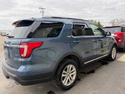 2018 Ford Explorer, $8000. Photo 3