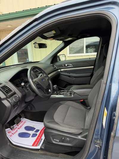 2018 Ford Explorer, $8000. Photo 5