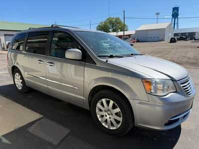 2016 Chrysler Town & Country, $4500. Photo 2