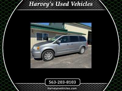2016 Chrysler Town & Country, $4500. Photo 1
