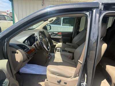 2014 Chrysler Town & Country, $3500. Photo 5