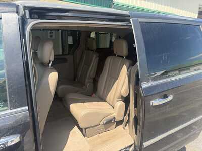 2014 Chrysler Town & Country, $3500. Photo 6