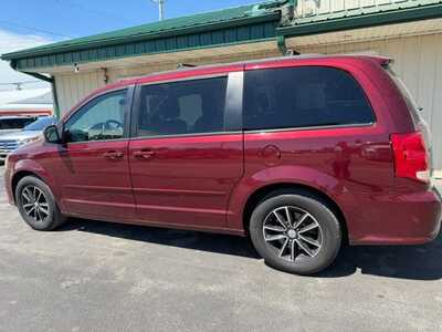 2017 Dodge Caravan, Grand, $7500. Photo 3