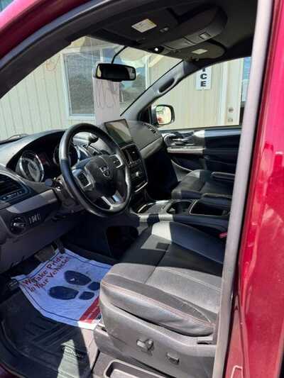 2017 Dodge Caravan, Grand, $7500. Photo 7