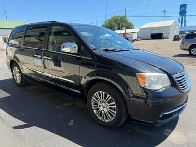 2014 Chrysler Town & Country, $4500. Photo 2