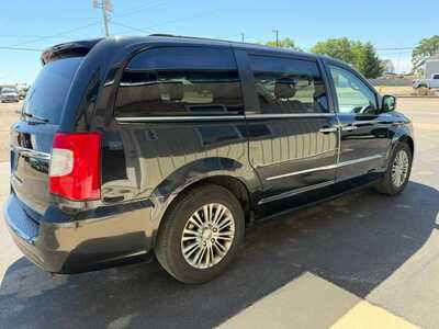 2014 Chrysler Town & Country, $4500. Photo 3