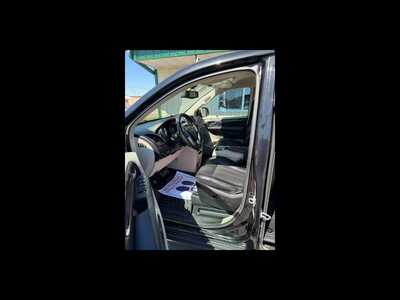 2014 Chrysler Town & Country, $4500. Photo 5