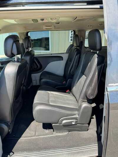 2014 Chrysler Town & Country, $4500. Photo 6