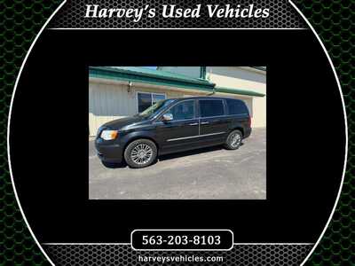 2014 Chrysler Town & Country, $4500. Photo 1