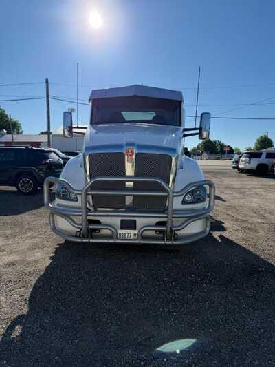 2018 Kenworth T680, $30000. Photo 3