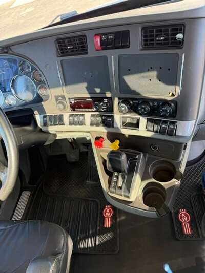 2018 Kenworth T680, $30000. Photo 6