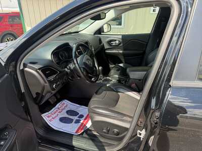 2020 Jeep Cherokee, $10500. Photo 5