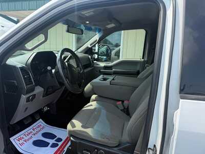 2017 Ford F150 Crew Cab, $18000. Photo 5