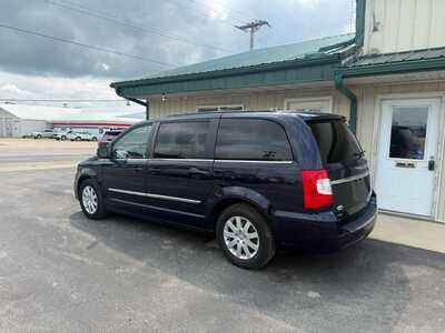 2014 Chrysler Town & Country, $7500. Photo 3