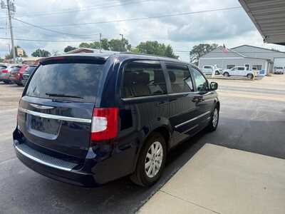 2014 Chrysler Town & Country, $7500. Photo 4