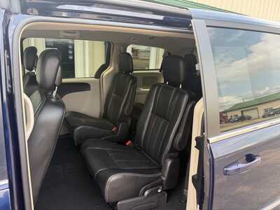 2014 Chrysler Town & Country, $7500. Photo 5
