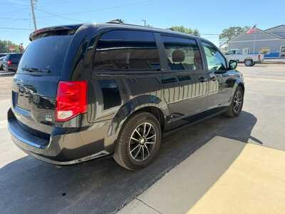 2018 Dodge Grand Caravan, $11000. Photo 3