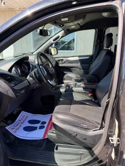 2018 Dodge Grand Caravan, $11000. Photo 5