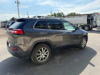 2018 Jeep Cherokee, $14900. Photo 2