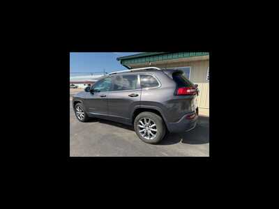 2018 Jeep Cherokee, $14900. Photo 4