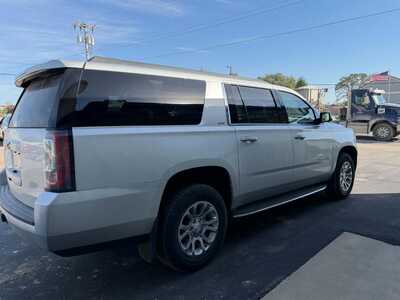 2018 GMC Yukon XL, $16500. Photo 2