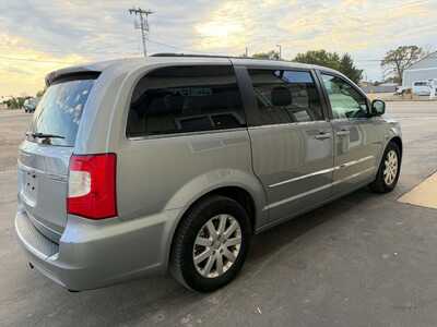 2014 Chrysler Town & Country, $3500. Photo 3