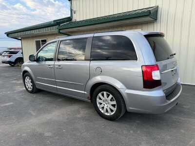 2014 Chrysler Town & Country, $3500. Photo 4